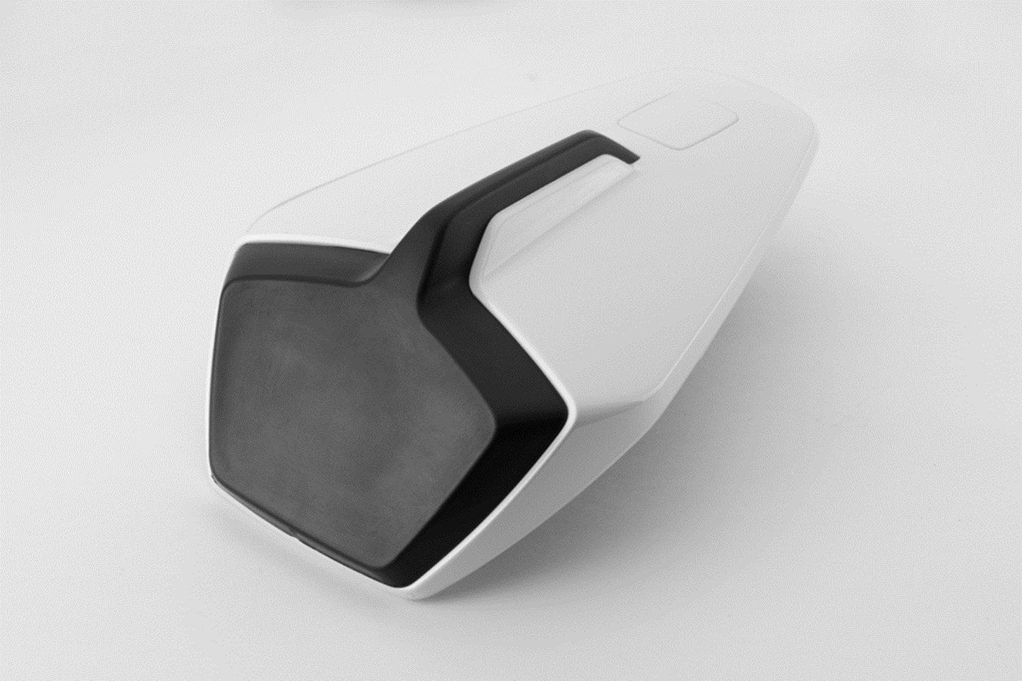6GUV-806400-5600 - REAR SEAT COWL NEBULA WHITE 675SR-R